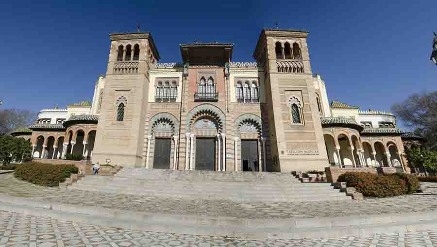 Sevilla 051 - parque de María Luisa - plaza de España - pabellón Múdejar - museo de Costumbres y A. P..jpg